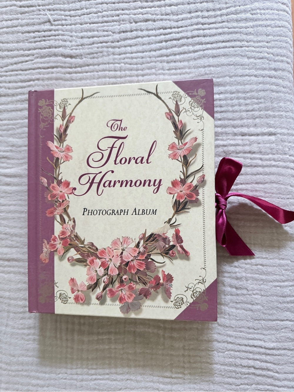 Vintage 1998 Floral Harmony Photograph Album - 31 Photo Capacity (Inscribed)